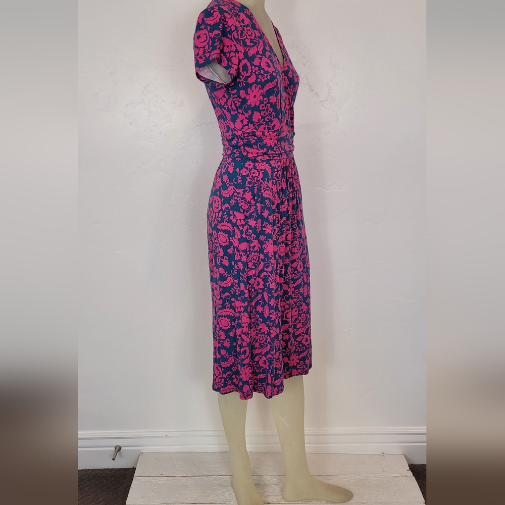 Floral Wrap-Style Midi Dress in Fuchsia and Navy - Picture 3 of 4